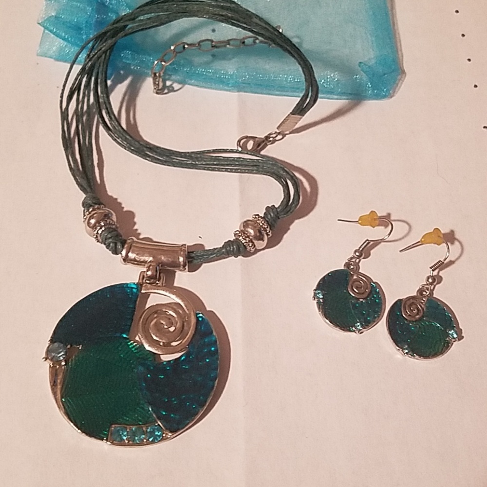 Green design Necklace and earrings set